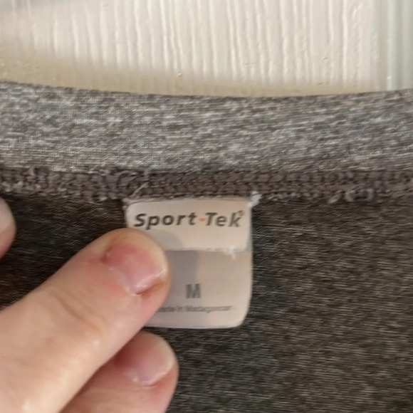 Long sleeved basketball Tee shirt - Picture 3 of 4